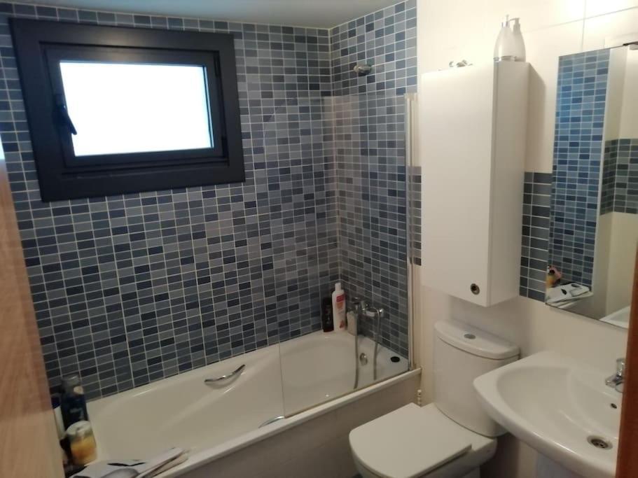 Habitacion En Piso Compartido Cerca De Playa De Samil Vigo Exterior photo